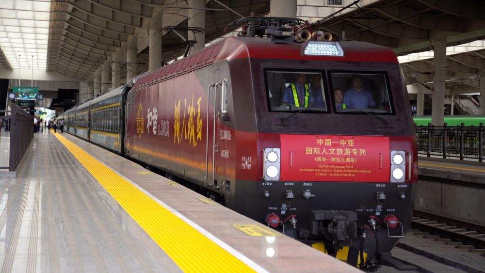 新华视点｜多元交流共筑丝路情！首趟中国－中亚国际人文旅游专列运行记