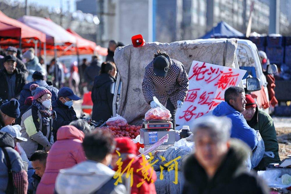 泉城腊月大集年味浓