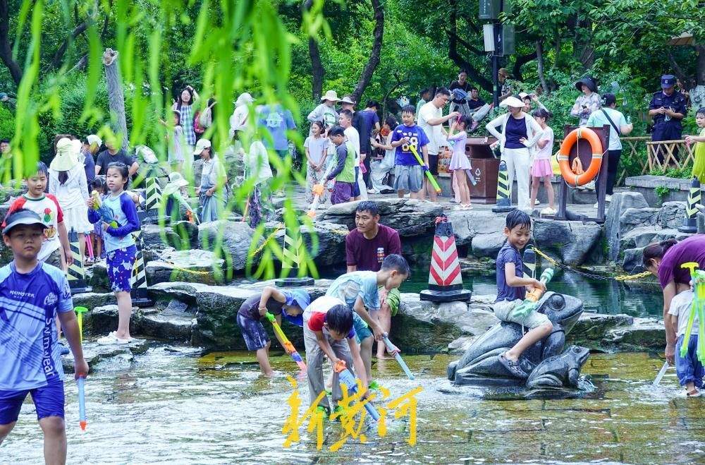 济南持续高温催热亲水游 戏水纳凉迎高峰