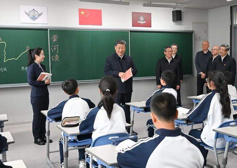 时政微观察丨争做新时代好少年 跑好历史接力赛