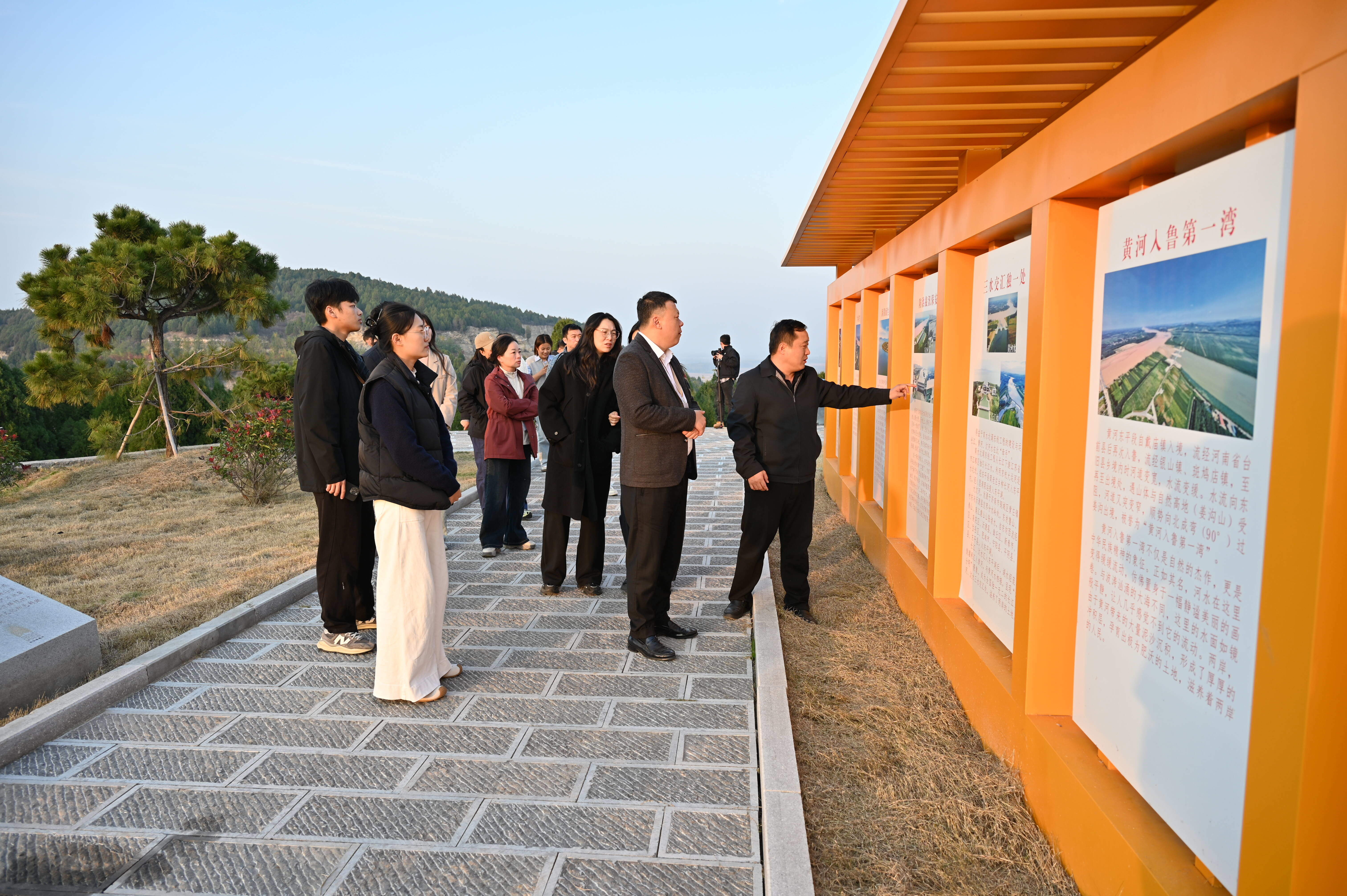 沿着黄河遇见海｜采访团走进东平黄河文化广场：观三水交汇处的文明灯塔