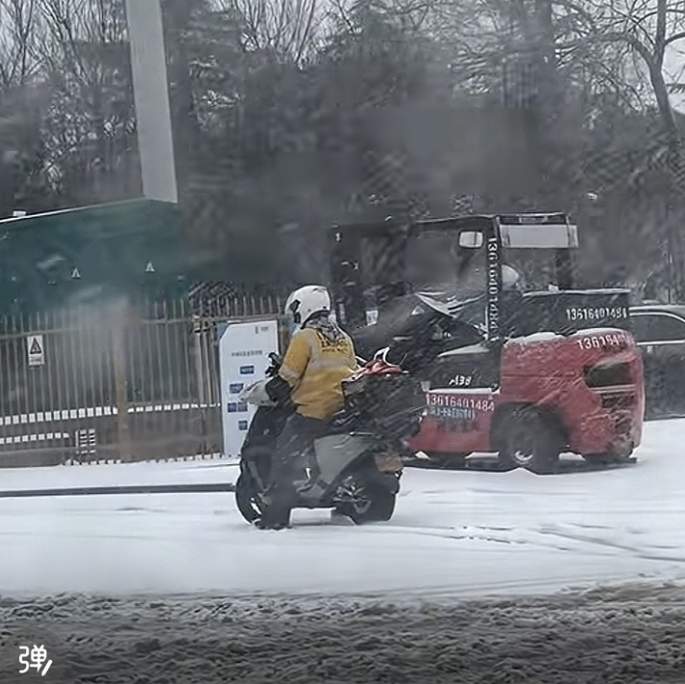 “送餐超时，还收到‘打赏’”……济南外卖小哥风雪中送餐收获温暖