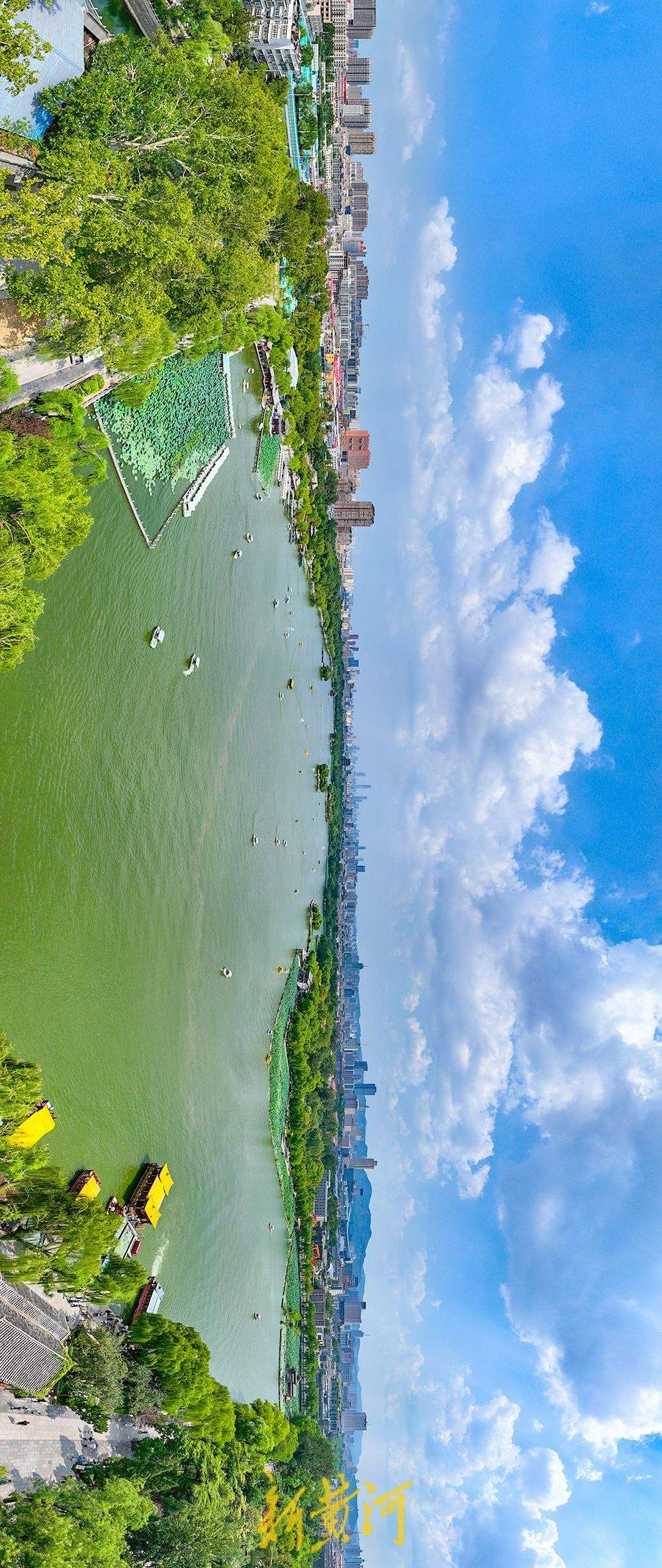 酷暑消退巧云相伴 初秋的泉城碧水映蓝天氛围感拉满