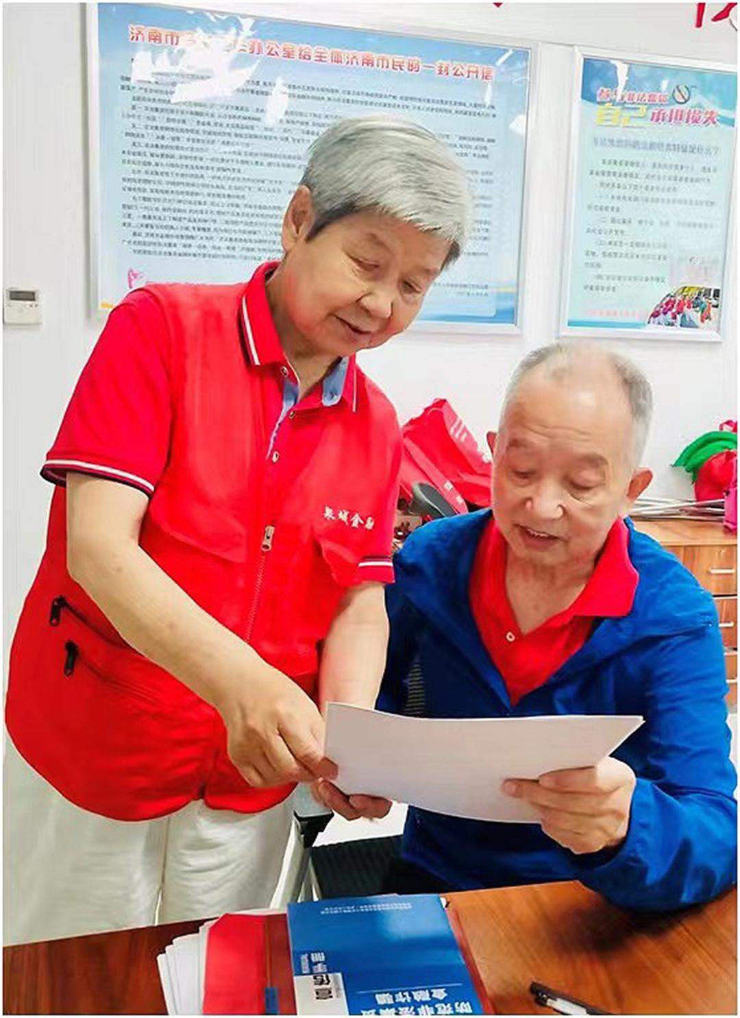 济南市“反诈奶奶”赵银光入选“中国好人榜”｜伤痛淬炼出“银发担当”