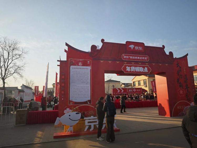 刘强东老家村民“提前过年”：领钱后像做梦似的