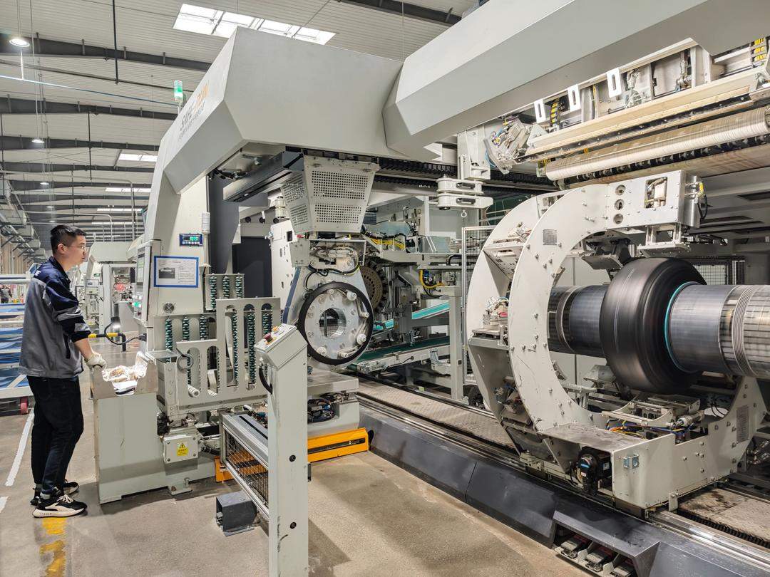 在山东优越橡胶,36秒下线一条轮胎