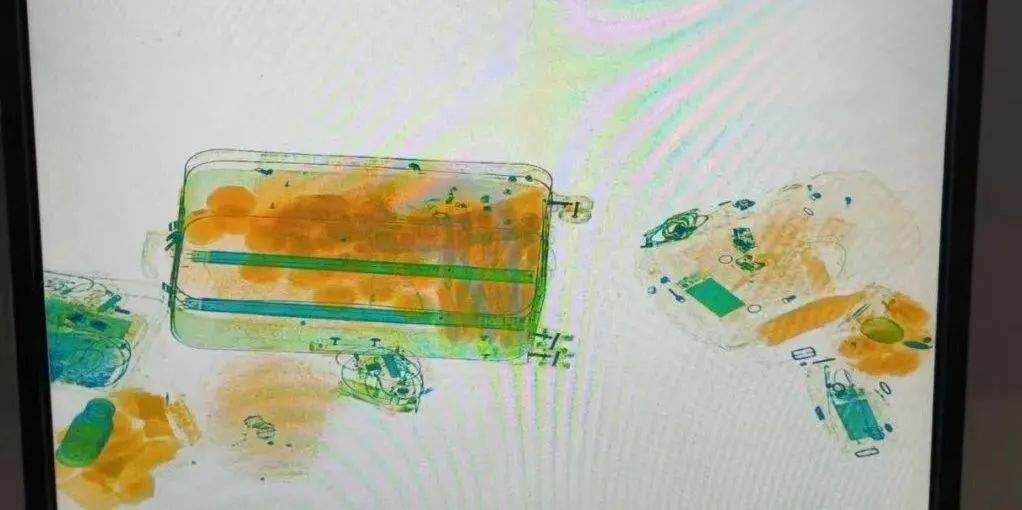 行李箱里“爸妈满满的爱”,都能带上火车吗?