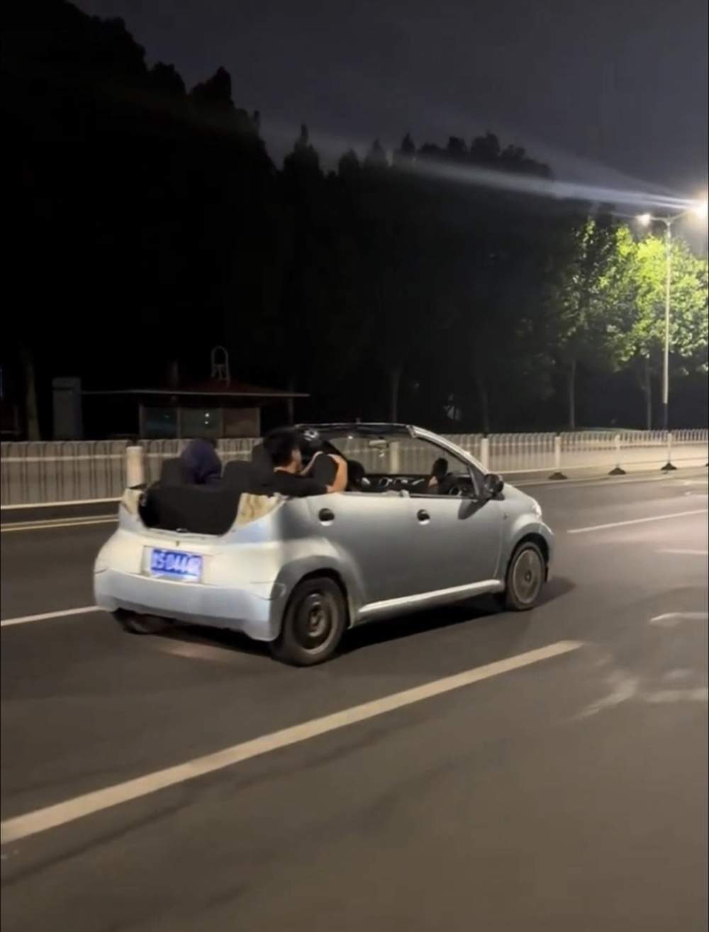 私自切割车顶改“敞篷车“拍短视频博流量，济南一车主被查处，警方发布提醒