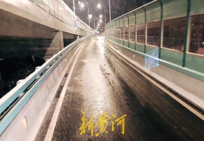彻夜清雪保畅通无阻！看，这是济南雪后的高架路