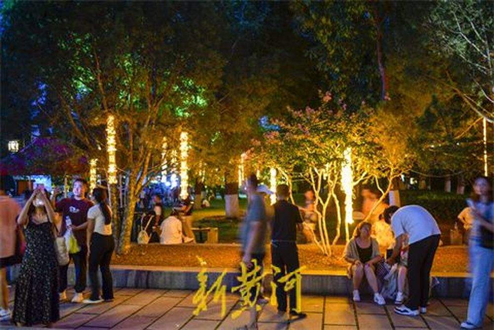 把“二安”诗韵挂上枝头，诗词彩灯点亮大明湖畔