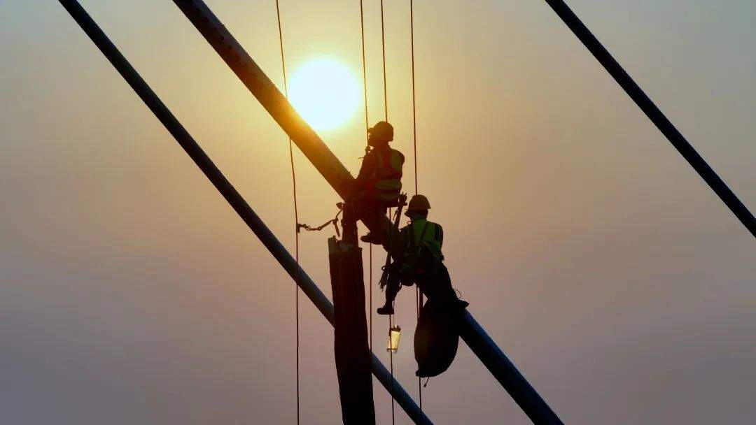 项目强省会｜桥上来了“蜘蛛人” 奏响济南黄河公路大桥奋进曲