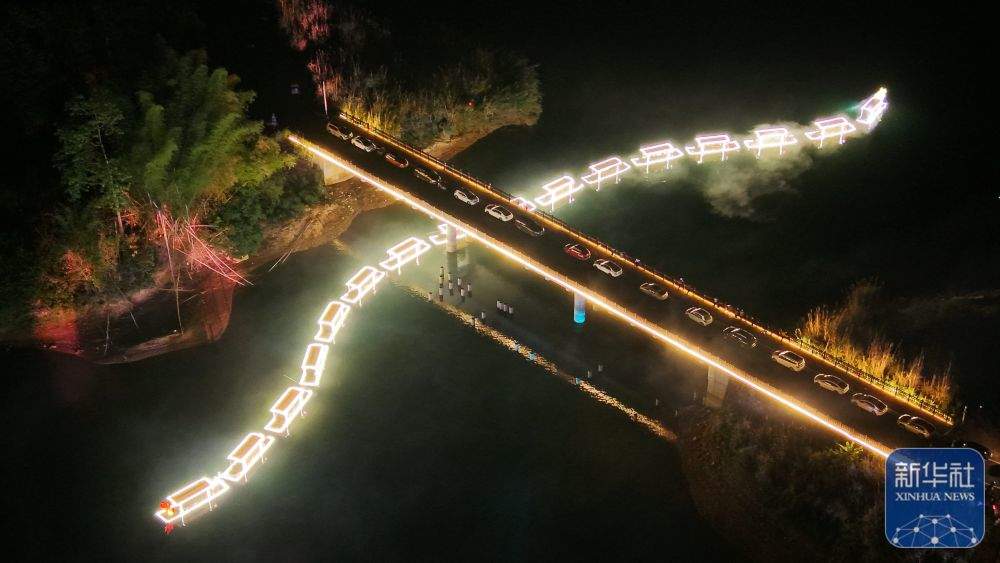 “五一”假期游 越夜越精彩