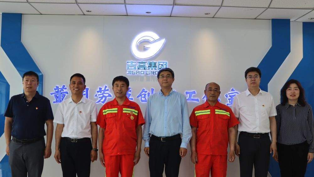 新华视点｜致敬劳动者 平凡岗位上的光芒万丈