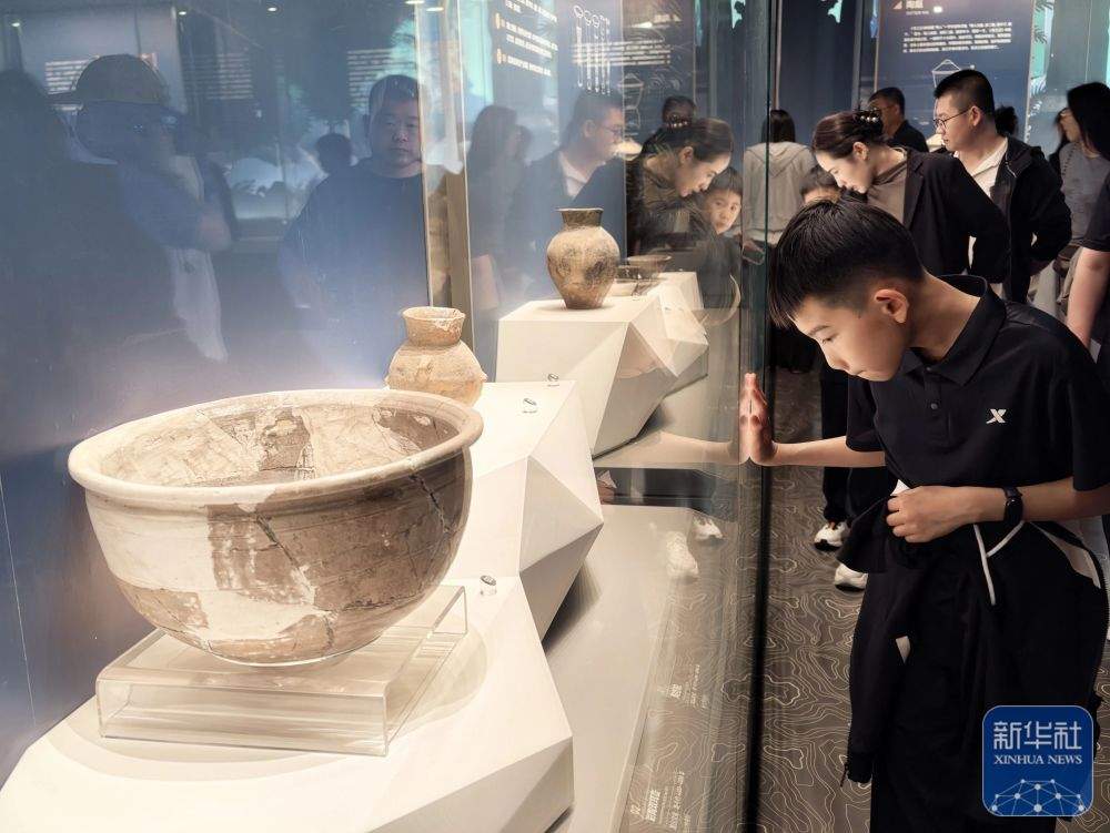 山东淄博：陶瓷琉璃博物馆打卡热