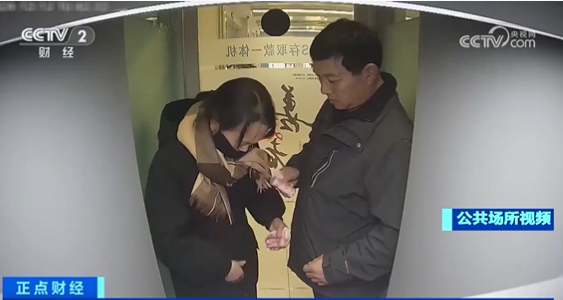 套路升级！骗子开始先给你转钱了 警惕成为电诈工具人