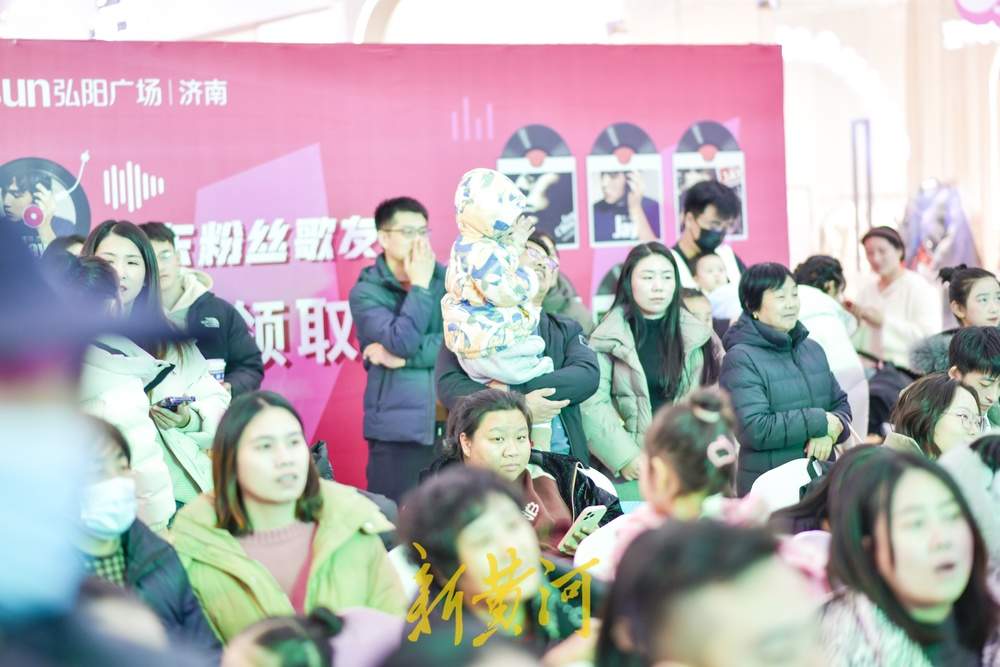 济南商家冲刺岁末消费季，激发市民消费热情