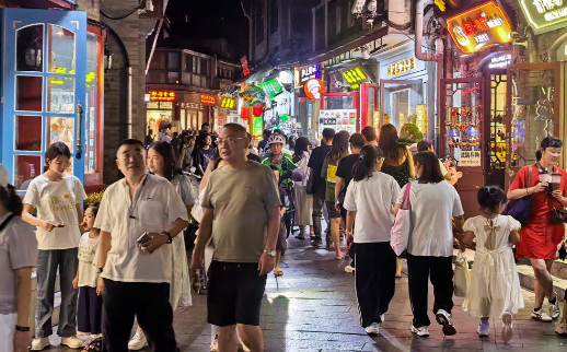 消费场景持续上新 夜间“黄金4小时”创造暑期经济新增量