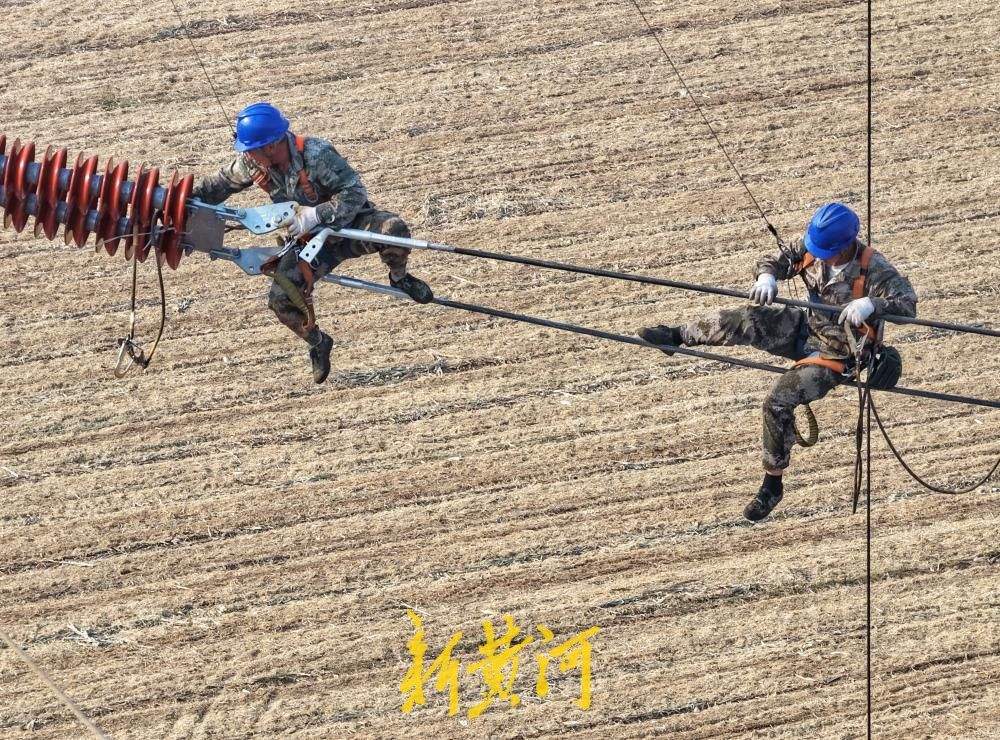 收官攻坚！济枣铁路枣庄段最后一条220kV高压线迁改送电