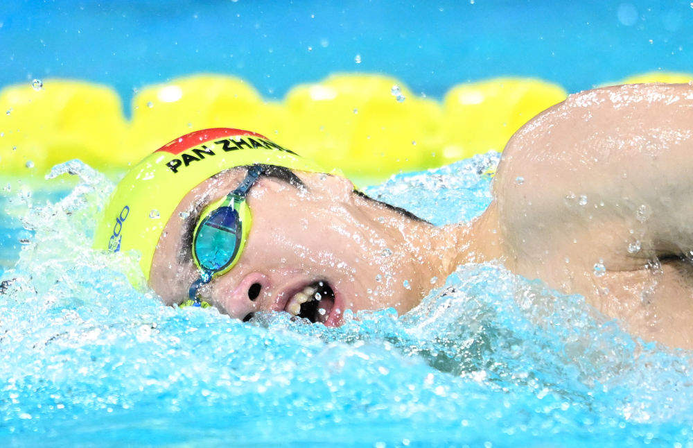 全国游泳冠军赛潘展乐摘下第六金