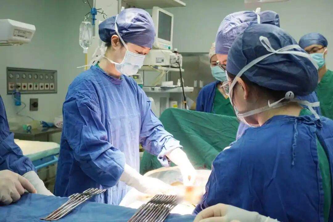 接受连体婴儿分离手术28年后,她当妈妈了!