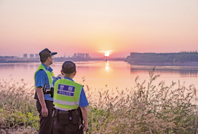 警徽闪耀母亲河——济南公安“生态警务”筑牢黄河安澜防线