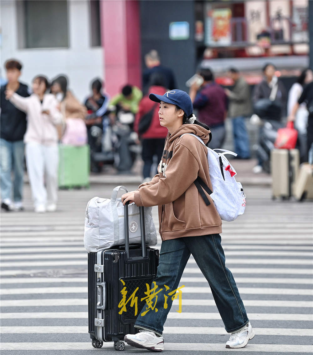 济南火车站迎来返程客流高峰