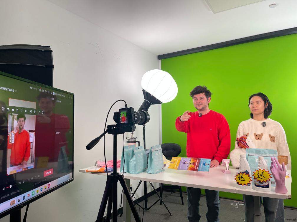 “洋土特产”、首店经济、票根经济，新名词透视中国市场内生活力