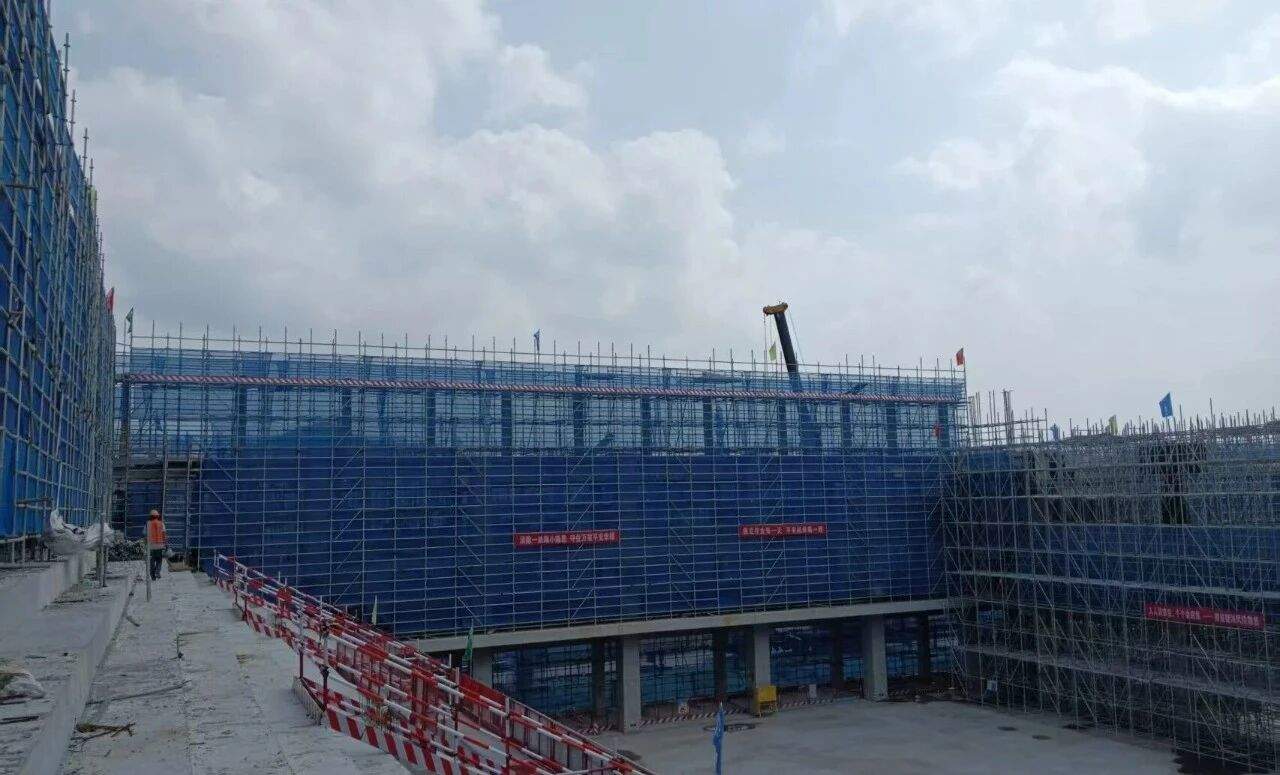 济南高新东区全民健身中心即将封顶，篮球足球游泳击剑场馆配齐！