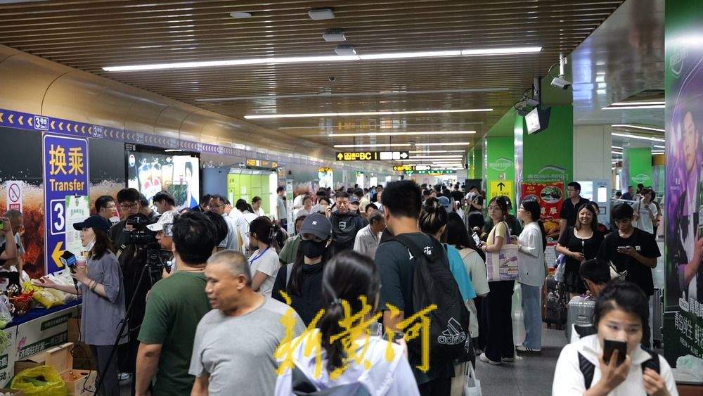 地铁站里飘起“瓜果香”，济南驻村第一书记夏季助农市集火爆开市