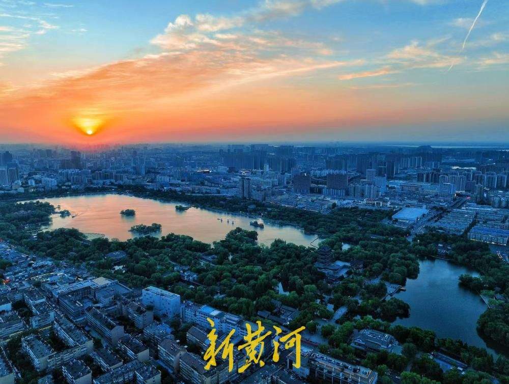 晚霞染醉大明湖