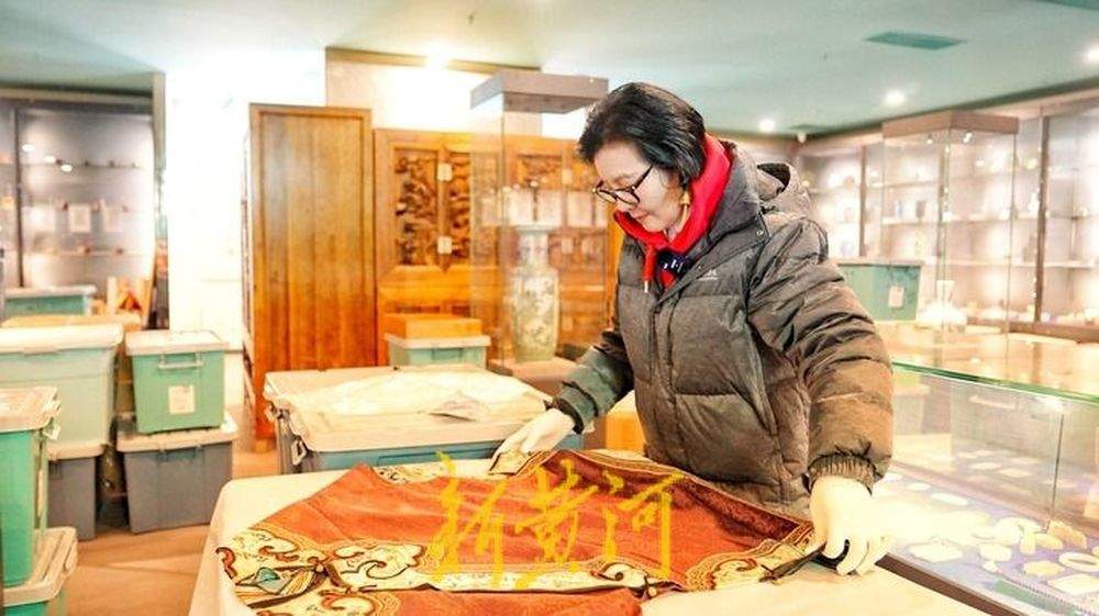 让世界看到中国时尚 锦色华光：周锦的时尚传奇