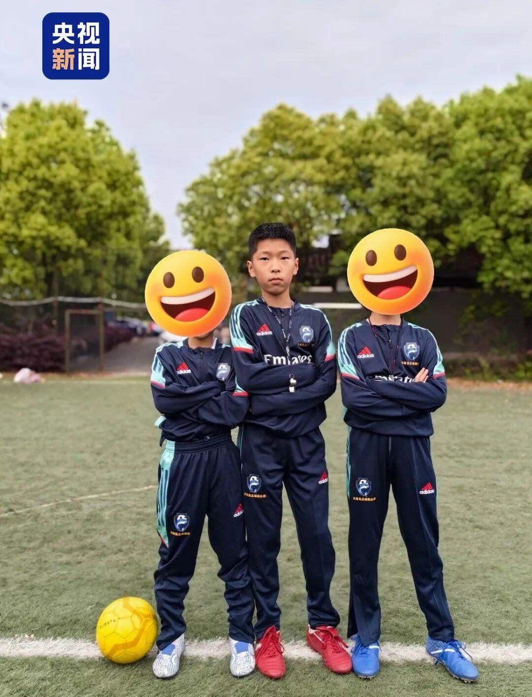 11岁男孩打碎电视屏 在小区创业2个月成功“还债”