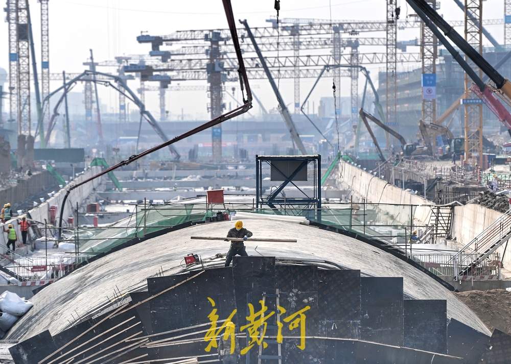 记者直击：济滨高铁建设现场火热 2026年底通车可期