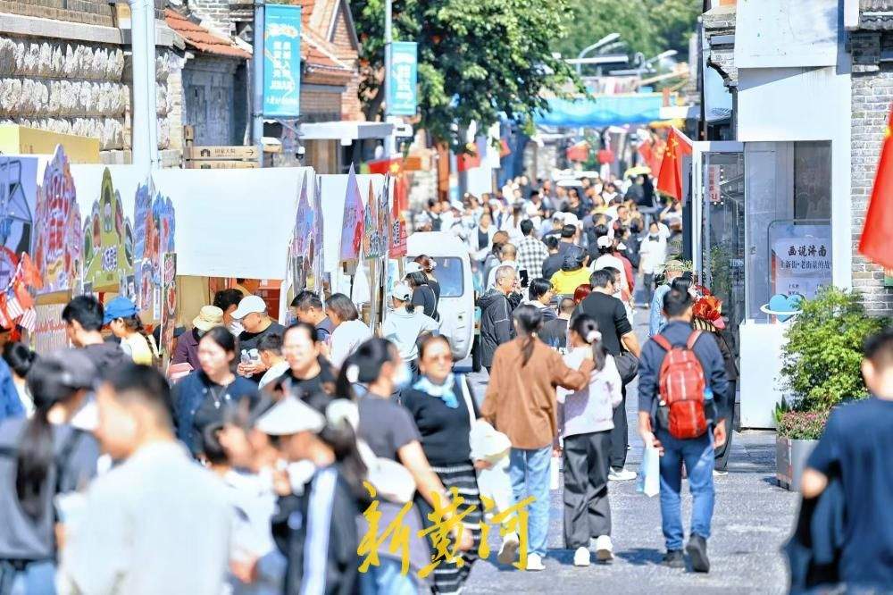 济南百年上新街游人如织，国庆假期成亲子游好去处