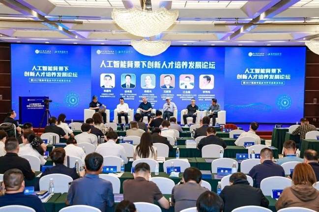 从“知识占有”到“能力提升”， 2027版高考蓝皮书带着一线老师的答案来了