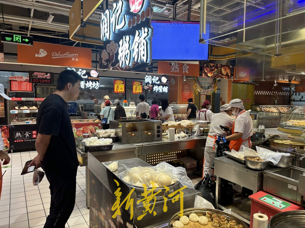 10元就能吃饱！超市入局便民餐饮，引流助增收