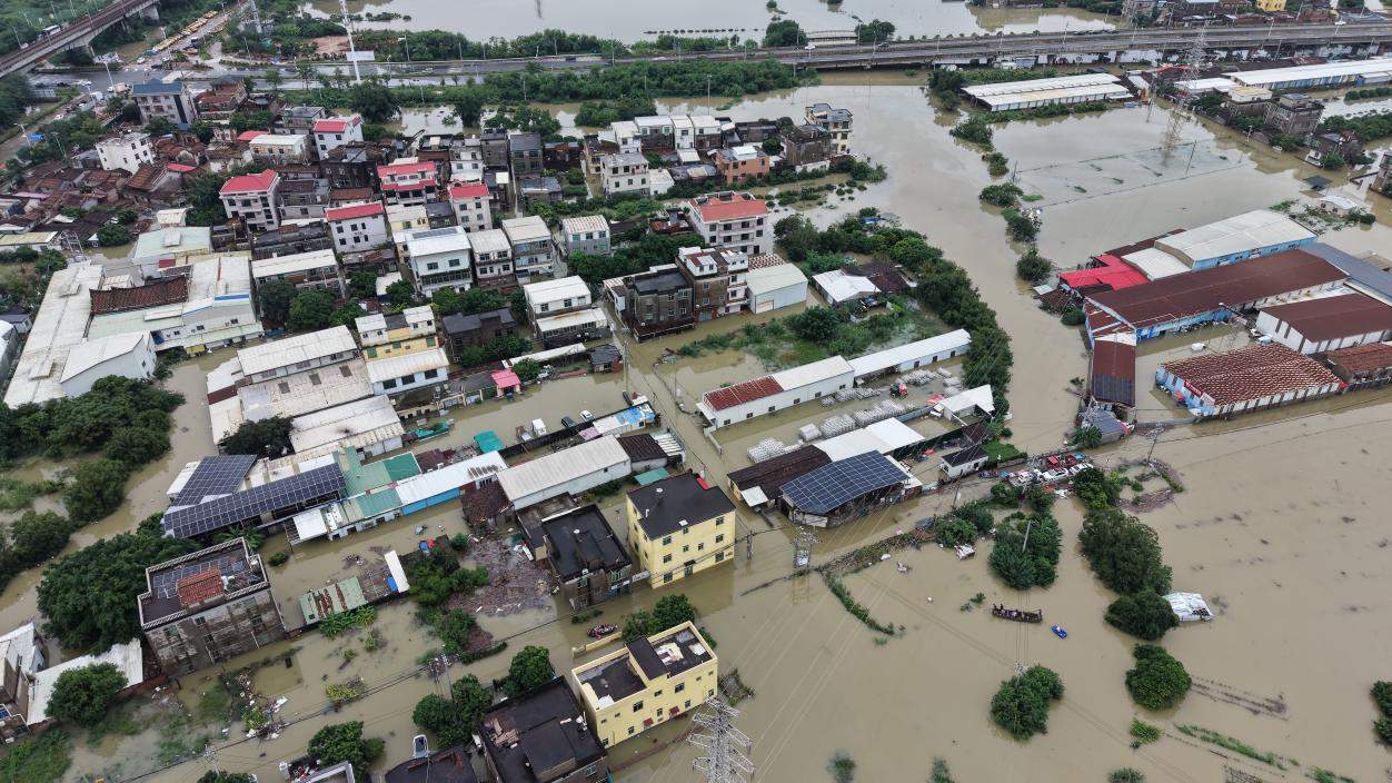 福建莆田多地出现洪涝灾害 受困群众转移工作紧张推进中