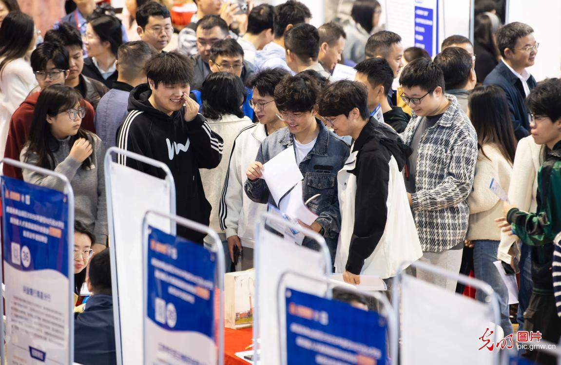 【职引未来】“百日行动”进校园 精准服务促就业