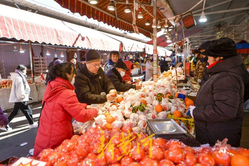 “泉”在济南过大年｜年货采购进入“冲刺”阶段，济南农贸市场“热气腾腾”