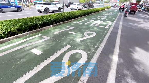 济南泺源大街与朝山街交叉口增加新交通标志，方便非机动车借道通行