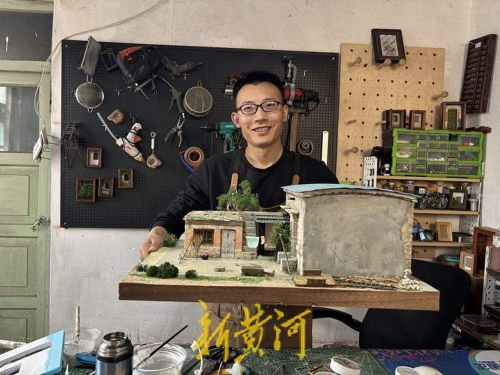 90后小伙复刻爷爷的老宅：屋子有200多个物件，最小的仅0.1厘米