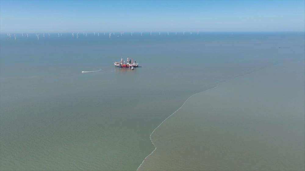 新华视点｜致敬劳动者 平凡岗位上的光芒万丈