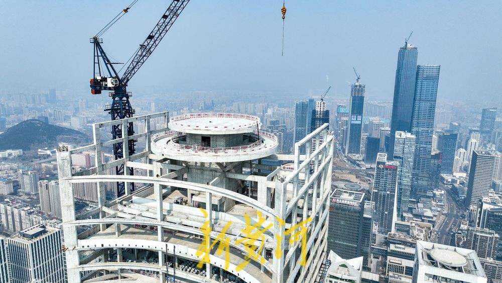 济南300多米高空机场现身 远看外观似火炬