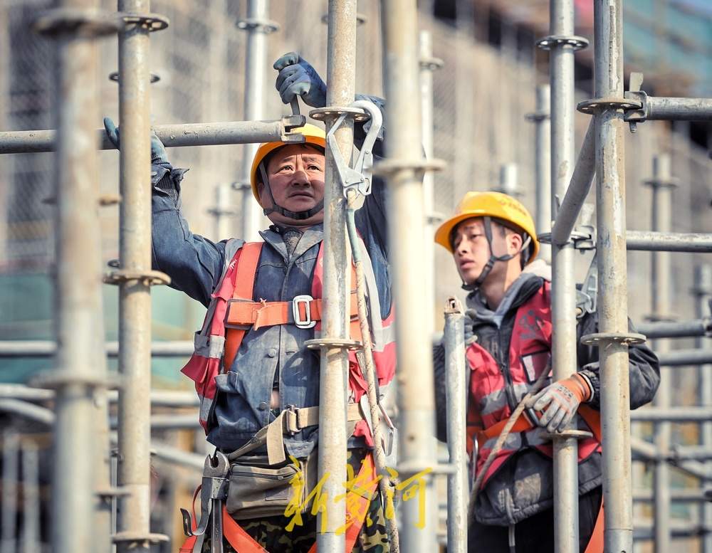 记者直击：济滨高铁建设现场火热 2026年底通车可期