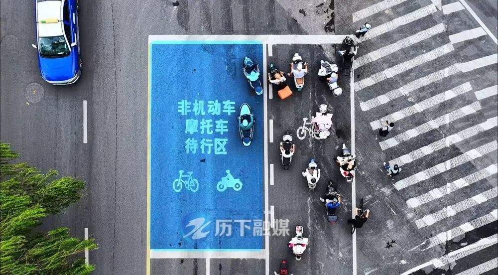 济南历下交警对东门桥路口开展交通微改造