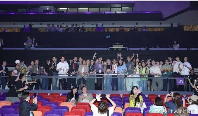 不止是老板！解密杨受成杨政龙与英皇艺人的“家人式”羁绊