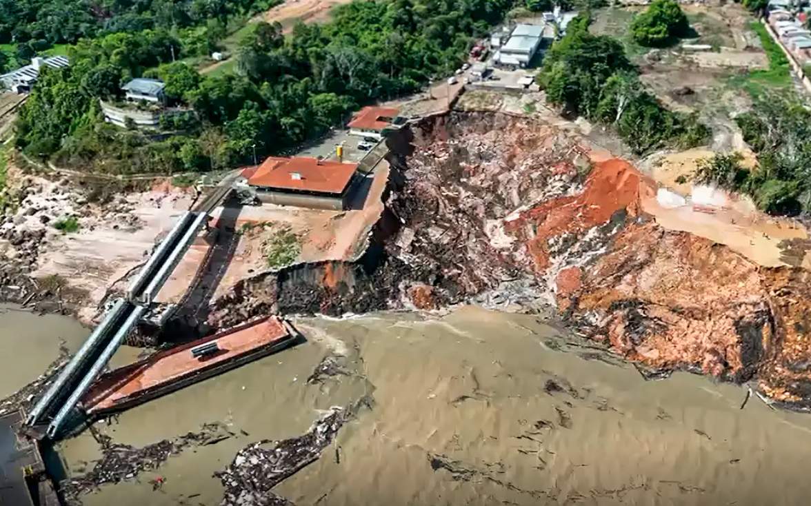 巴西一港口工地发生塌方 目击者称200人被困