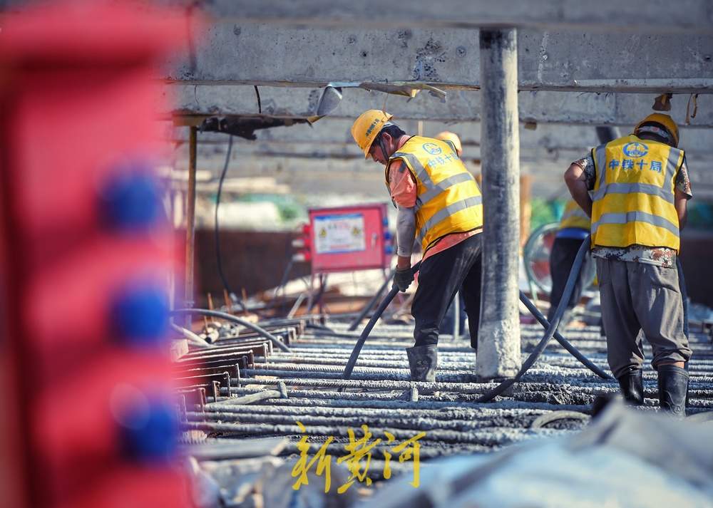 项目强省会｜济滨高铁机场隧道顺利贯通