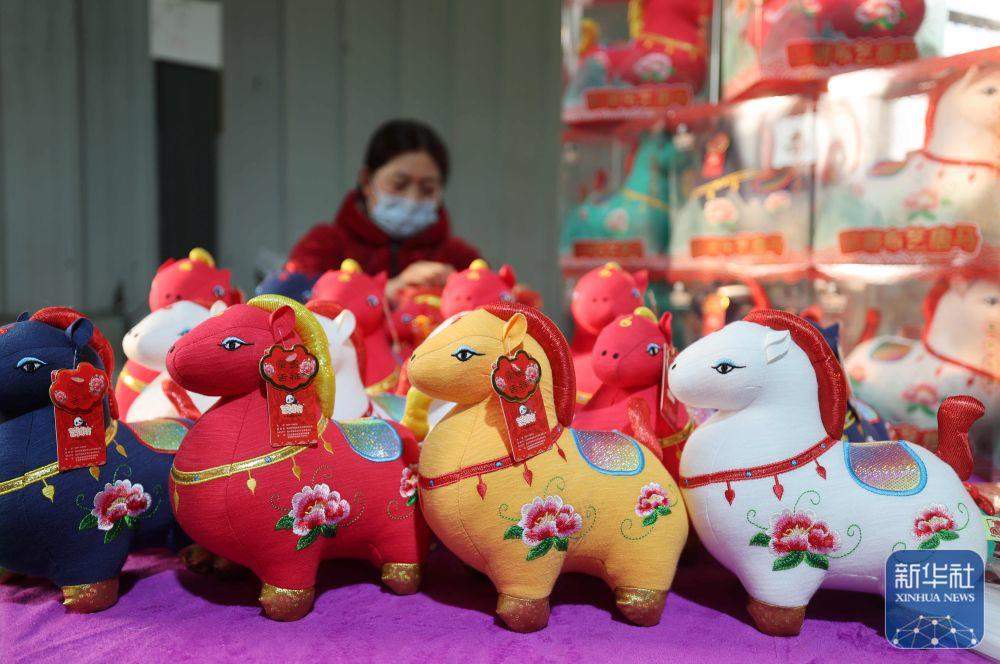 山东：文创“马”力全开迎新春