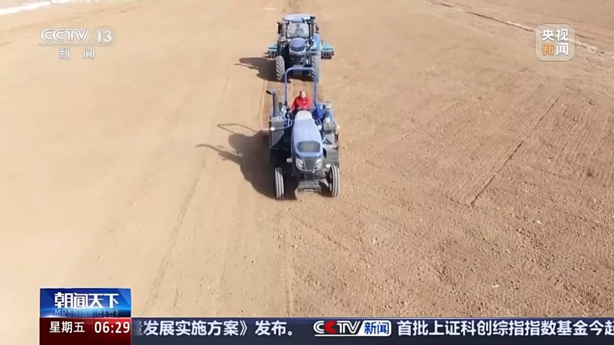 专家“连麦”教课、北斗高效“助播”！春耕直播间火热“开播”中